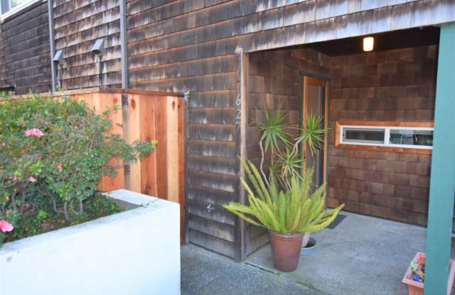 Gorgeous 2BD 1-1/2BA Downtown Palo Alto Condominium Gallery 1