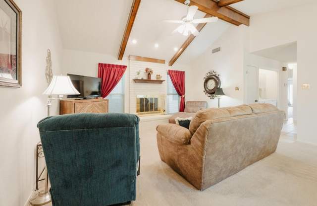 6424 Amber Dr Gallery 3