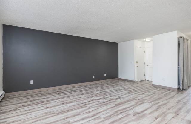 Hood Manor Apartments Gallery 3