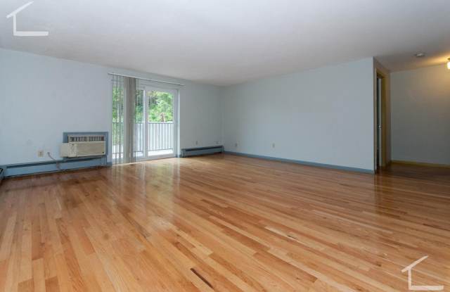 Massive Oak Square 2 Bed with Pool! Heat and Hot Water Included, No Fee! photos photos