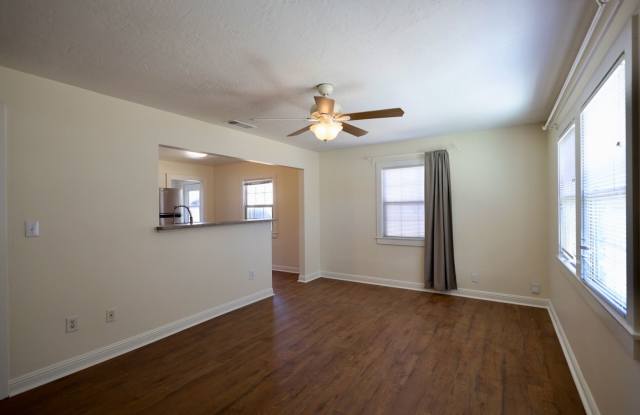 Charming 2 Bedroom Near Historic Downtown Winters Gallery 3