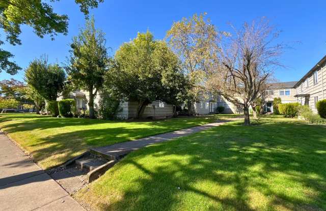 (UNM) Updated Campus Apartment photos photos