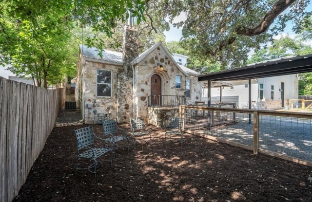 2814  Oak Springs DR - 2814 Oak Springs Drive, Austin, TX 78702