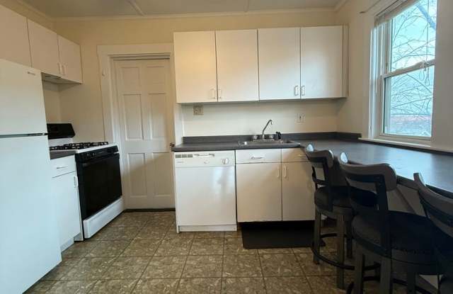 Spacious, Sunny and Updated Brighton / Oak Square 2 bed + Office on Brooksdale. Available Now or April 1st; photos photos