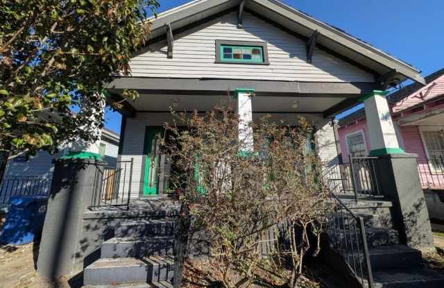 1527 France Street Gallery 1