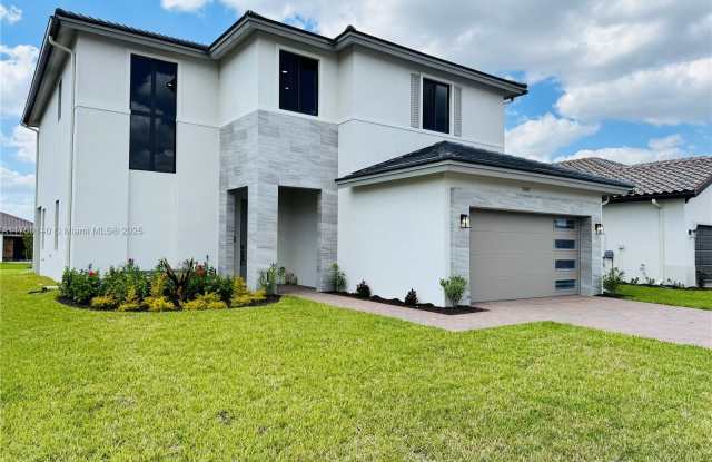 5085 Penella AVE photos photos