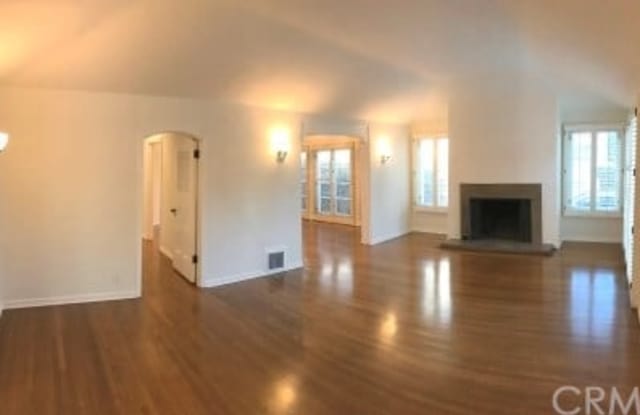 157 S Arden Boulevard Gallery 3