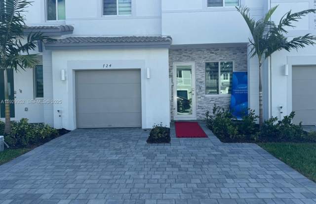 724 SE 13th St Cir photos photos