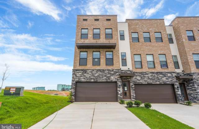 808 CREEKWAY DRIVE photos photos
