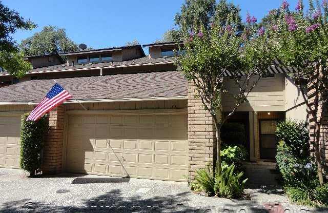 Great Townhouse with Two Master Suites in Nice Citrus Heights Area - 5644 Verner Oak Court, Carmichael, CA 95841