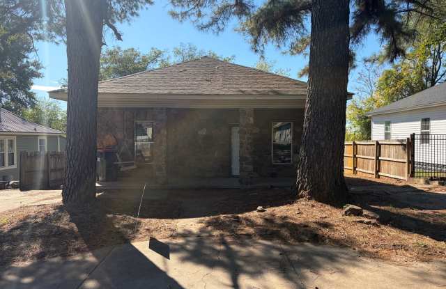 3 Bedroom and 1 Bathroom House- Van Buren, AR Gallery 1