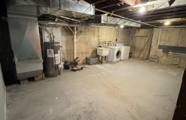 Spacious 3-Bedroom Home with Finished Basement, Central Air  Backyard! Gallery 4