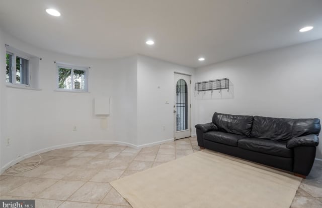 52 U ST NW #ENGLISH BASEMENT Gallery 3