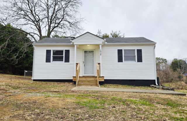 This charming 2 bedroom, 1 bathroom home is now available for rent. - 1028 East Hanover Road, Graham, NC 27253