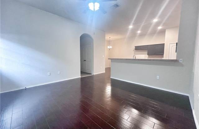 569 Creekside Circle Gallery 2