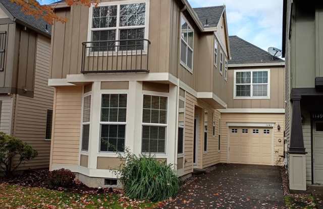 Stunning 3-bedroom Home featuring free internet, covered patio, W/D and community pool! - 1141 Southeast Tamango Street, Hillsboro, OR 97123