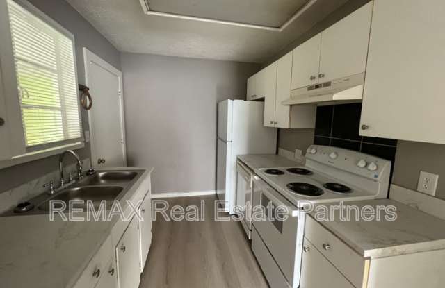 201 Rosewood Dr Gallery 3
