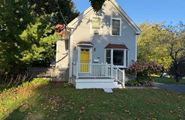 Ferry Village 3BR Home near secluded beach Gallery 1