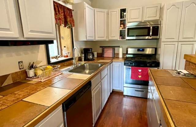 SEASONAL RENTAL HOME Gallery 4