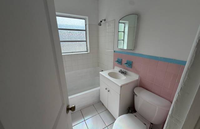 1929 Thomas St, Unit 1 Gallery 2