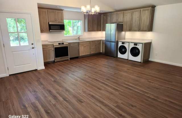Beautiful brand new 1 bedroom, 1 bathroom ADU nice and bright on a private drive. photos photos