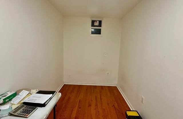 2202 E MONUMENT Street Gallery 4