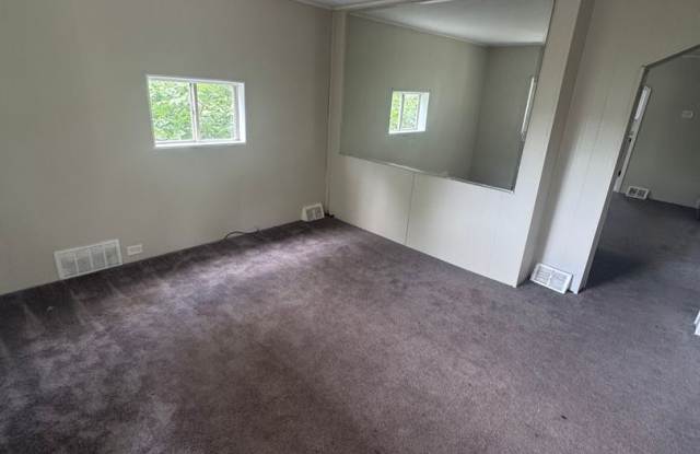 Charming 2BR Home in McKeesport Gallery 4