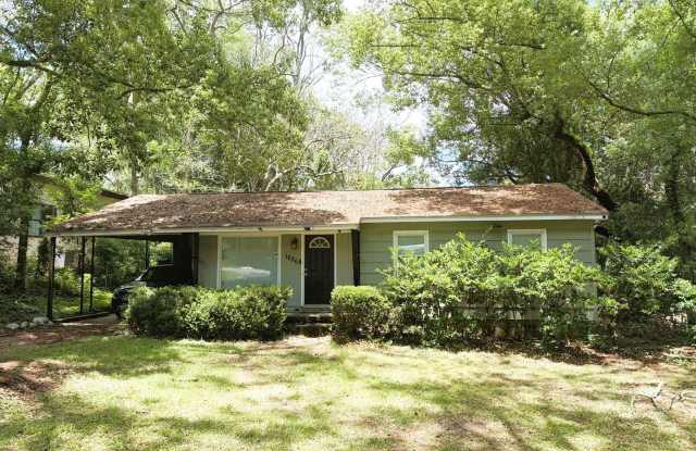 3/1 HOUSE w/ Huge Fenced Yard, Carport, Will Have New Paint, and Natural Light! Walk to FSU/COLLEGETOWN/STADIUM! Avail August 8th for $1600/month! photos photos