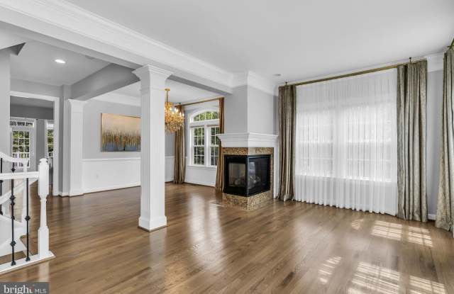 25241 BEACH Place Gallery 4
