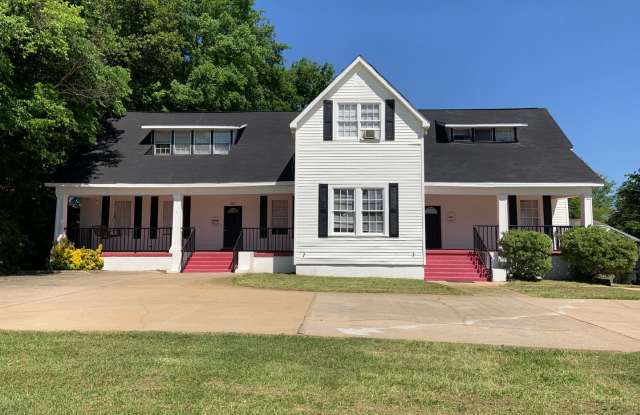 4 BR 4 BA on Queen City Ave available August 2025 - 1023 Queen City Avenue, Tuscaloosa, AL 35401