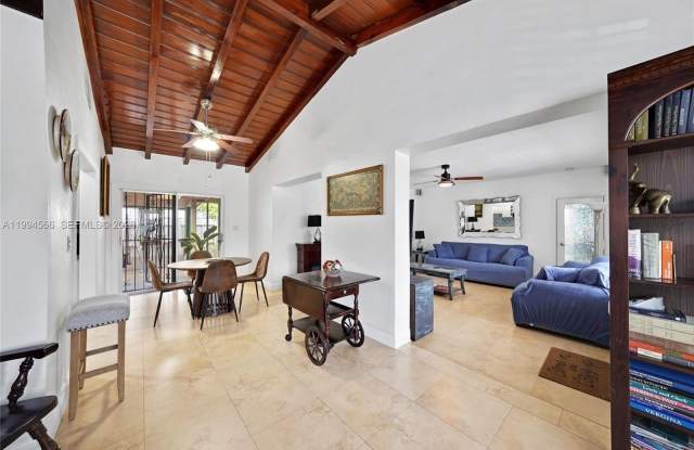 2834 SW 33rd Ave photos photos