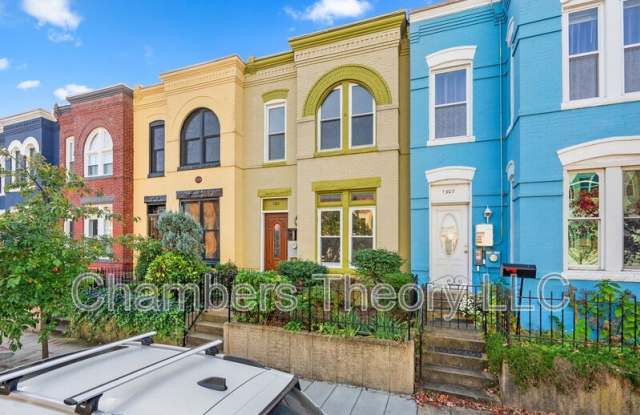 1309 Emerald St. NE photos photos