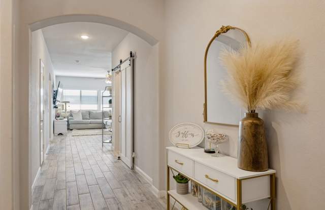 828 Foxtail Bend Gallery 3
