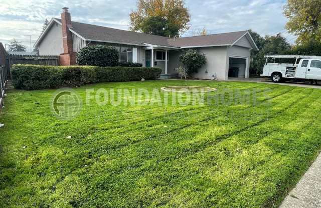 Charming 3 Bedroom Pleasant Valley Ranch Home!  Solar!  Fenced Yard!  FOUNDATION Gallery 4