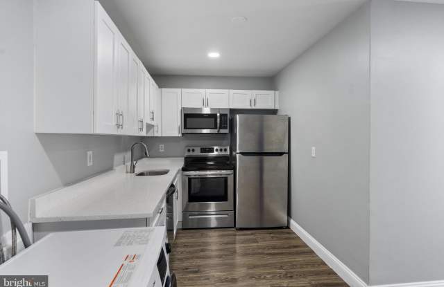 823 NEWINGTON Avenue photos photos