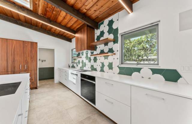 Beautiful Single-Level Home in Kailua's Desirable Beachside Neighborhood Gallery 3