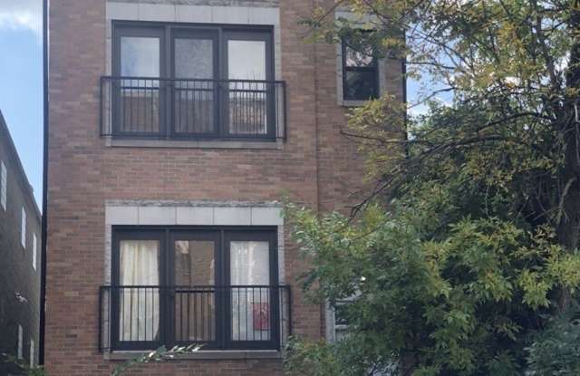 2949 W Arthington Street unit: 3 photos photos