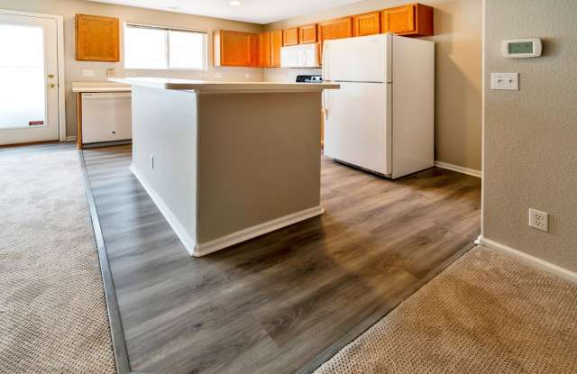 3BR Townhome Near DIA & Light Rail | New Carpet, Garage & Fenced Patio Gallery 4