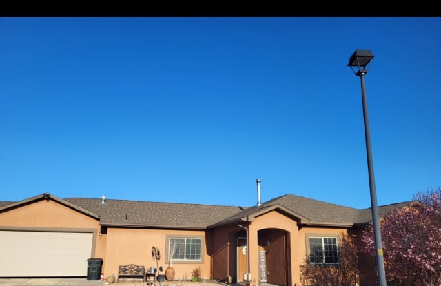 408 Lauralynn Court - 408 Lauralynn Court, Grand Junction, CO 81504