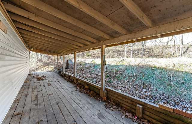 Lakeside Charm: Cozy 2-Bedroom Duplex in Rogers! photos photos Lakeside Charm: Cozy 2-Bedroom Duplex in Rogers! photos photos