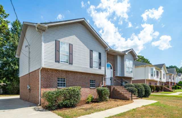 Beautifully Updated Carriage Hills Home – Modern Style, Great Location & 2-Car Garage! Gallery 3