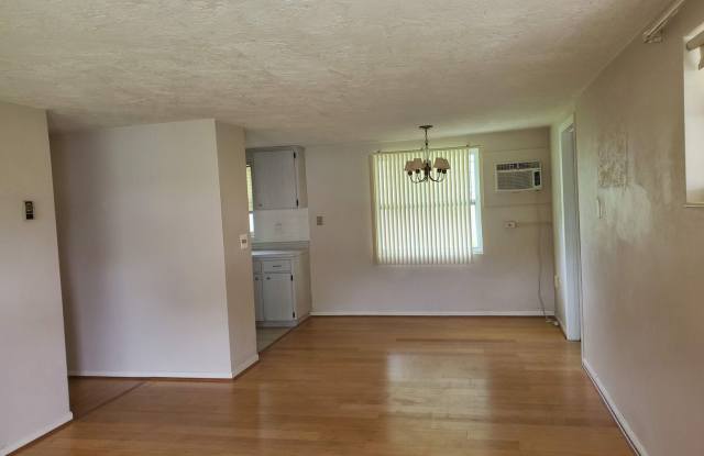 Tenant Ready!  1 Bedroom Home in Beverly Hills Gallery 3