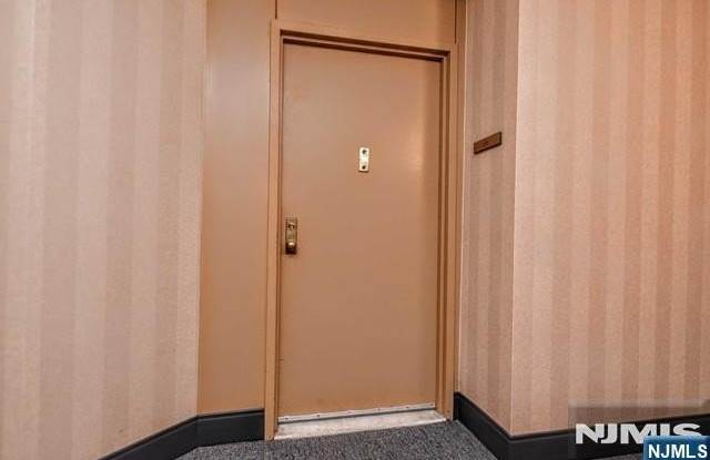 216 Harmon Cove Tower Gallery 3