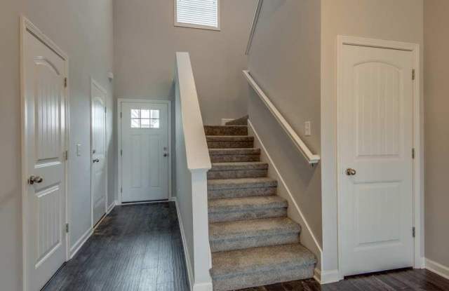 Fairview Station - Beautiful 4 / 2.5 - FENCED, NEW PAINT AND CARPET!!! Gallery 3