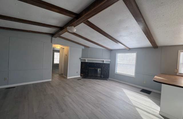 3bed/2bath home ready now!! rent $1650/mo Gallery 4