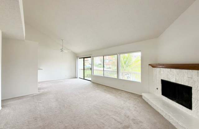 Two-Story Townhome in La Costa! Gallery 3