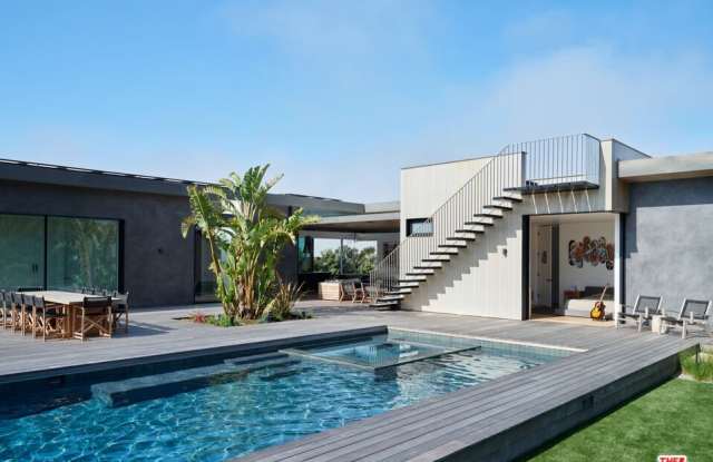 6755 Dume Dr photos photos