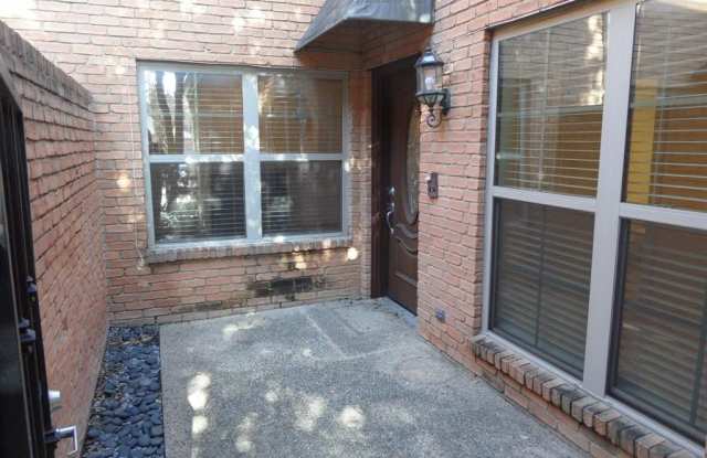 5735 Remington Park Square Gallery 2