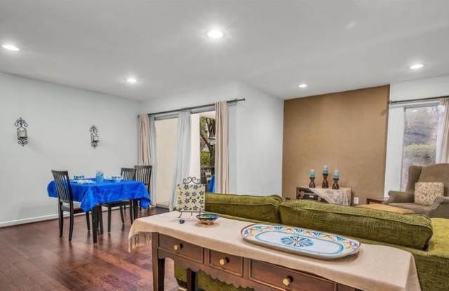 18645 Hatteras St Unit 305 Gallery 2