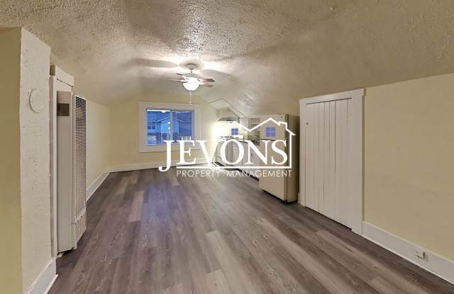 1-bedroom apartment located near Auburn Station and Walmart with on-site laundry available Gallery 4